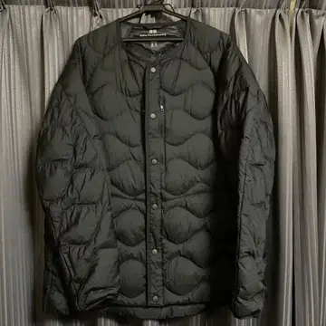 유니클로 화이트 마운테니어링 울트라 라이트 다운 자켓