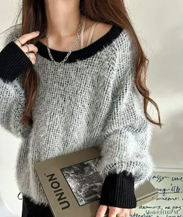 오프숄더 니트 스웨터 그레이/블랙