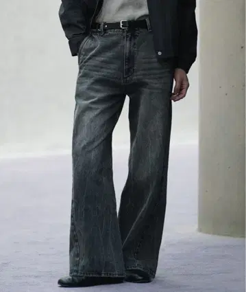 CURVED FLARE DENIM SLACKS