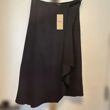 새상품 블랙 스웨이드풍 플레어 스커트 코무사