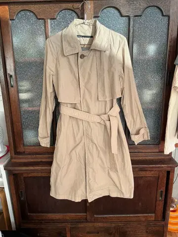 베이지 트렌치코트 허리 벨트 포함