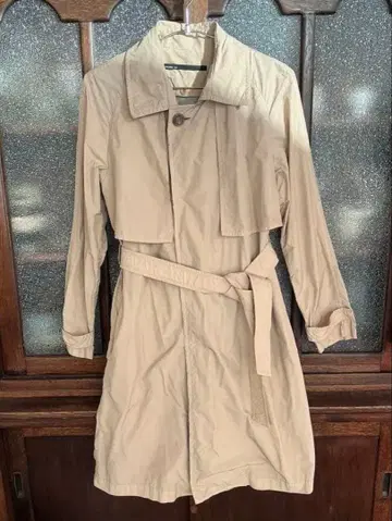 베이지 트렌치코트 허리 벨트 포함