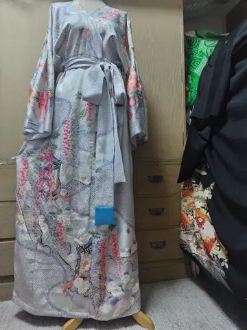 후리소데 실크 리메이크 원피스입니다.