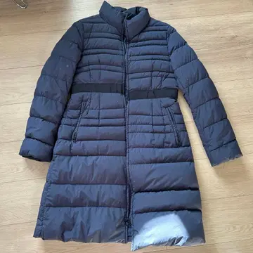 최종 가격 인하 Demi-Luxe 네이비 다운 자켓 38