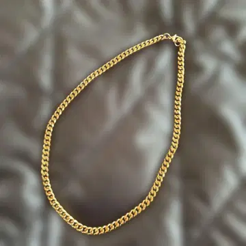 골드 컬러 체인 목걸이