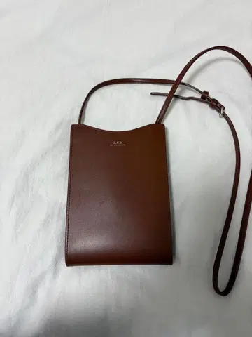 A.P.C. 브라운 가죽 숄더백