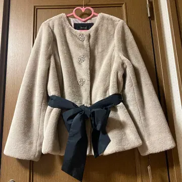 tobechic 빅 사이즈 44 인조 모피 페플럼 자켓