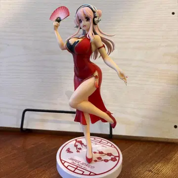 슈퍼소니코 빨간색 드레스 피규어