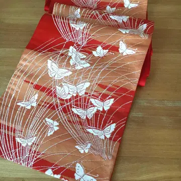 빨간색 후쿠로 오비 나비 패턴