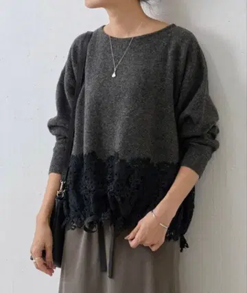 BEARDSLEY 비어즐리 밑단 레이스 니트