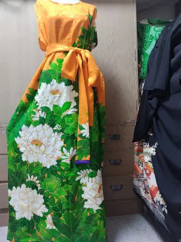 기모노 후리소데 실크 스톨 포함 리메이크 원피스입니다.