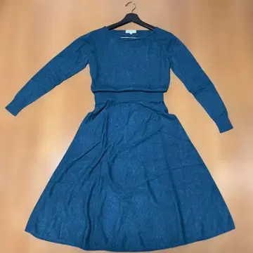 다크 그린 니트 원피스 긴팔 플레어 스커트