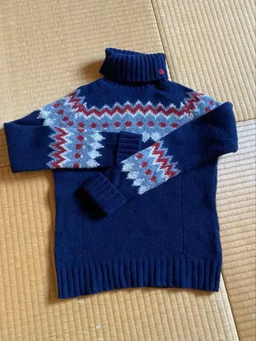 네이비 페어아일 패턴 터틀넥 스웨터