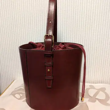 소메스 새들 레더 버킷백