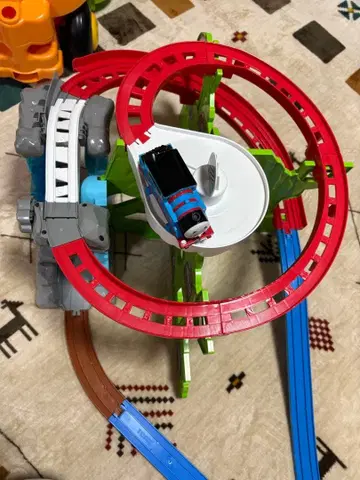 GOGO 토마스 폭포에 다이브! 어드벤처 피크