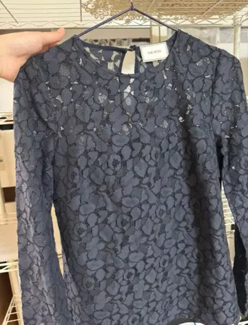 THE IRON 레이스 블라우스