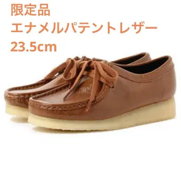 CLARKS ORIGINALS 클락스 왈라비 패턴트 레더 브라운