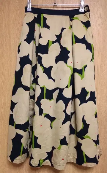 팔라스 팰리스 꽃무늬 플레어 스커트