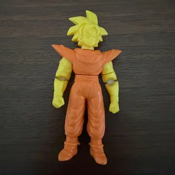 드래곤볼 피규어 오렌지와 옐로우 컬러