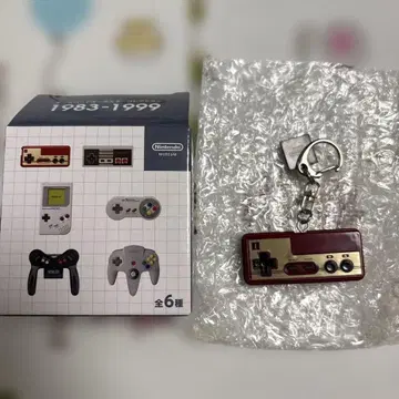 닌텐도 뮤지엄 게임 하드 키링 컬렉션 패미컴