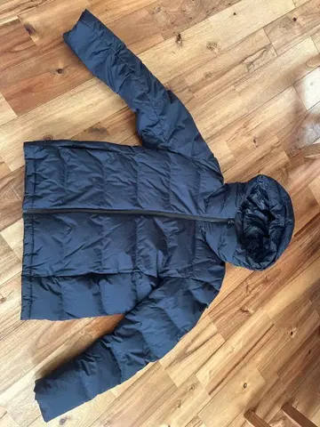 중고품 상태 좋음 유니클로 후드 부착 다운 자켓 (클리닝 완료)