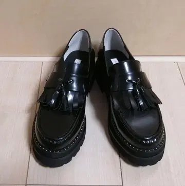 새상품급 유나이티드 애로우즈 퀼트 태슬 로퍼 36