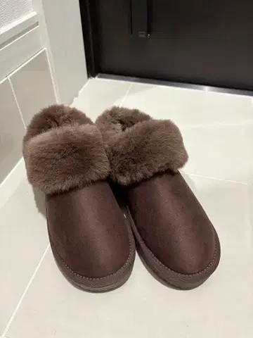 gu 다크 브라운 무스탕 M