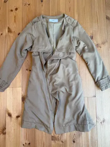 SLY 베이지 트렌치코트 사이즈 2