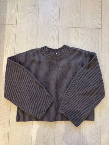 [새상품급] H BEAUTY&YOUTH 브라운 리브 긴팔 스웨터