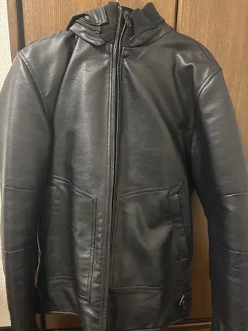 AZUL 블랙 가죽 코트 후드 부착