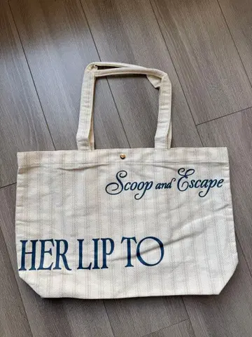 Herlipto Scoop and Escape Large Tote