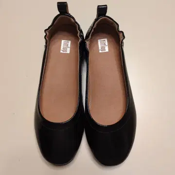 fitflop 블랙 에나멜 플랫슈즈