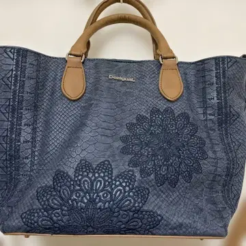 Desigual 꽃무늬 자수 토트백 네이비