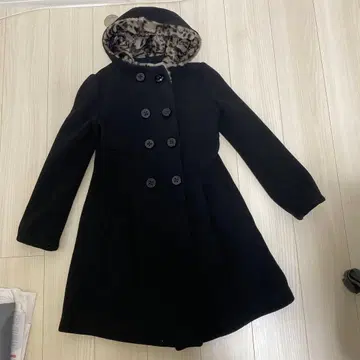 후드 부착 블랙 코트