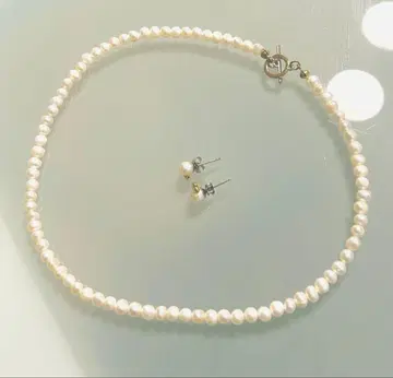 화이트 펄 목걸이와 귀걸이 세트