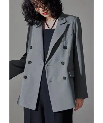 [ 1회 착용 새상품급 ] ANDRESD 피크 라펠 자켓