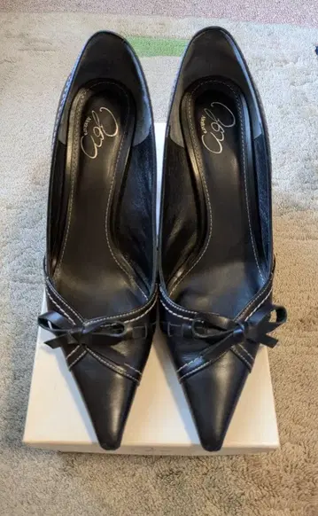 블랙 가죽 스틸레토 펌프스