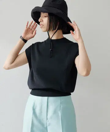 Whim Gazette 크루넥 슬리브리스 풀오버 새상품급