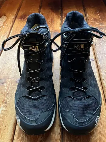 The North Face 블랙 하이컷 신발