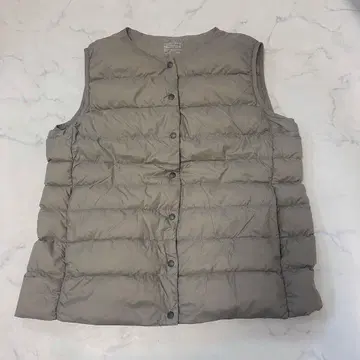 무인양품 다운 베스트 XL 베이지 계열 포켓터블 경량 컴팩트 수납 가능