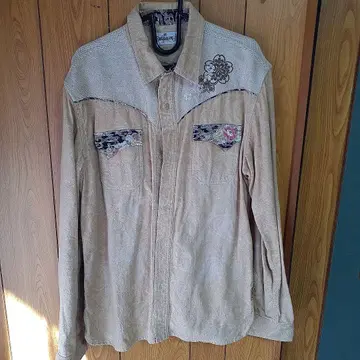 카라쿠리타마시 자수, 긴팔 셔츠