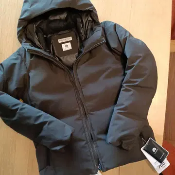 뷰티 앤 유스 코마츠마테레 후드 부착 다운 자켓 (미사용 새상품)