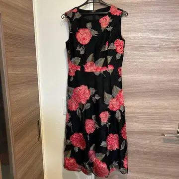 GRACE CONTINENTAL 꽃무늬 슬리브리스 원피스