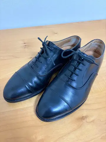 Tricker's 블랙 드레스 슈즈