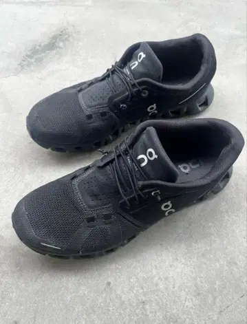 On 온 스니커즈 러닝화