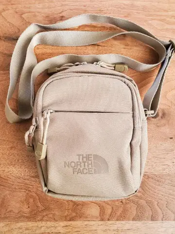 [ 레어 컬러 ] THE NORTH FACE 베이지 숄더백 한국 한정판