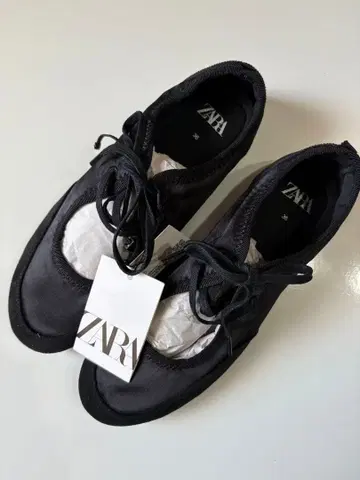 ZARA 레이스업 발레 슈즈