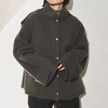 Audrey and John Wad 핸드메이드 스탠드 카라 숏코트