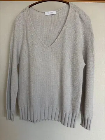 크루치아니 V넥 니트