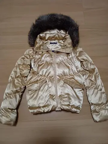 갭 GAP 퍼 달린 다운 자켓 럭셔리 골드 컬러 여성용 S 사이즈